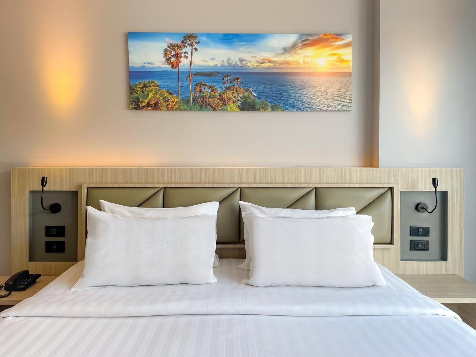 Clarian Hotel Beach Patong Exterior photo