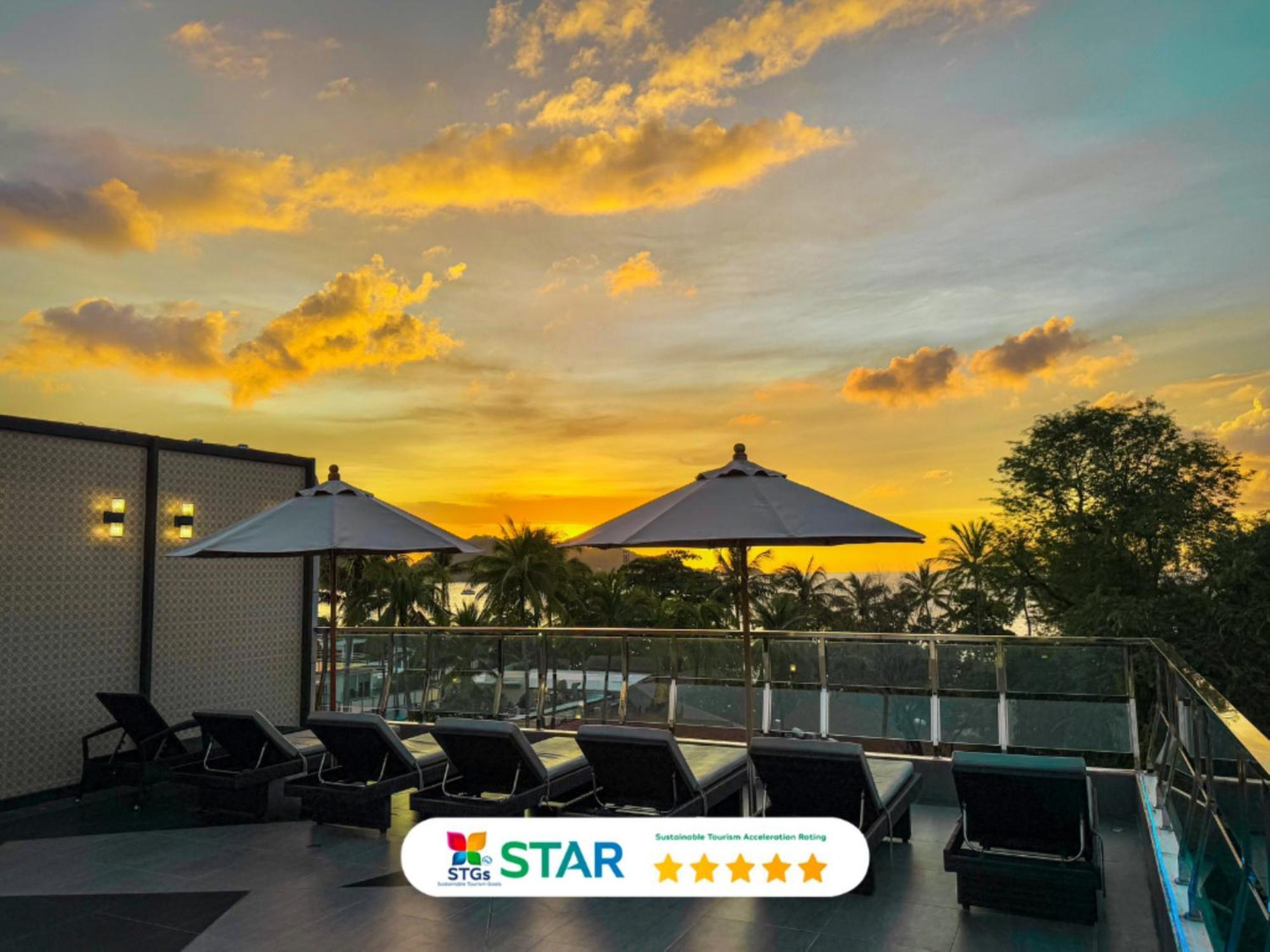 Clarian Hotel Beach Patong Exterior photo