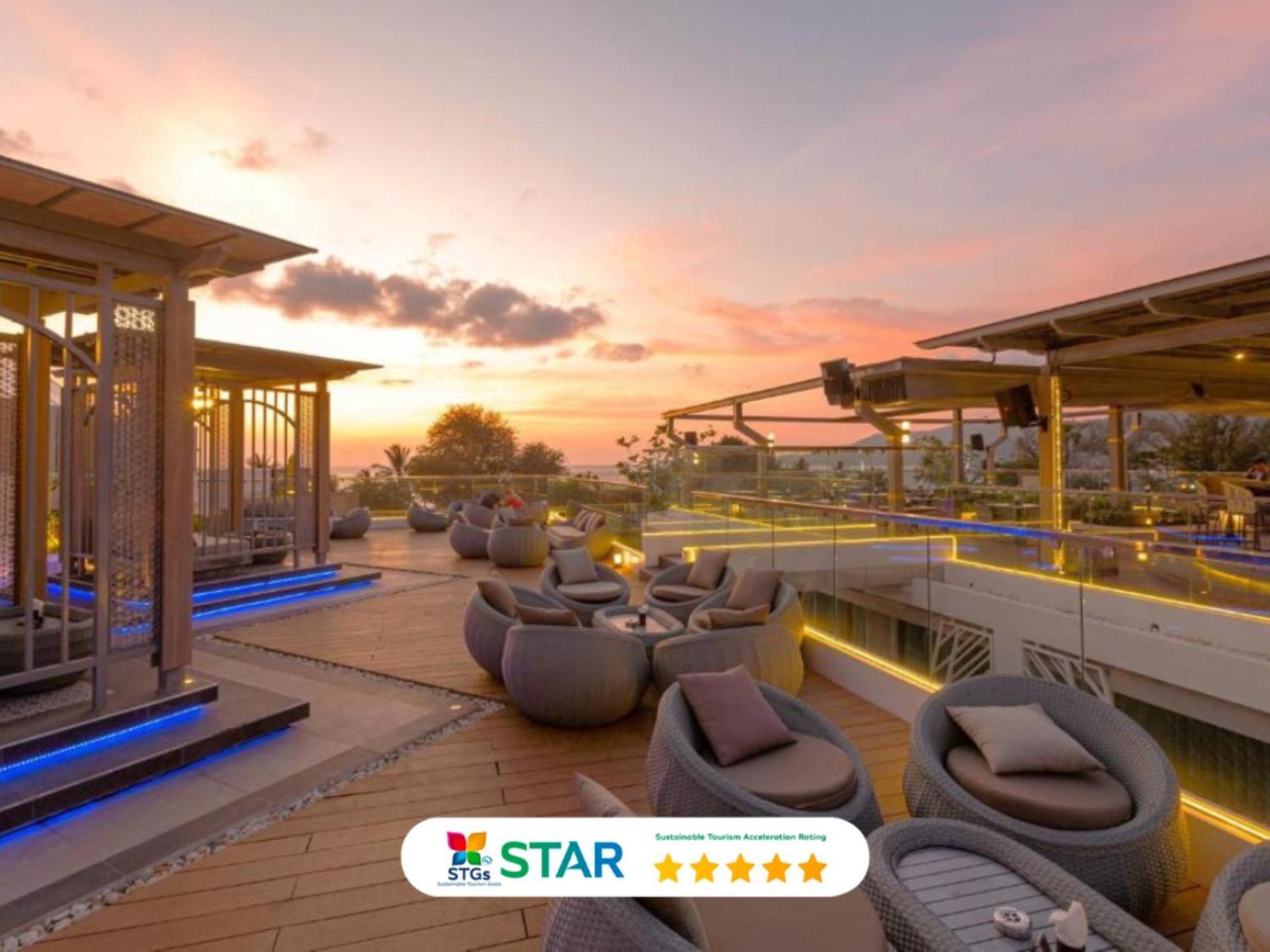 Clarian Hotel Beach Patong Exterior photo