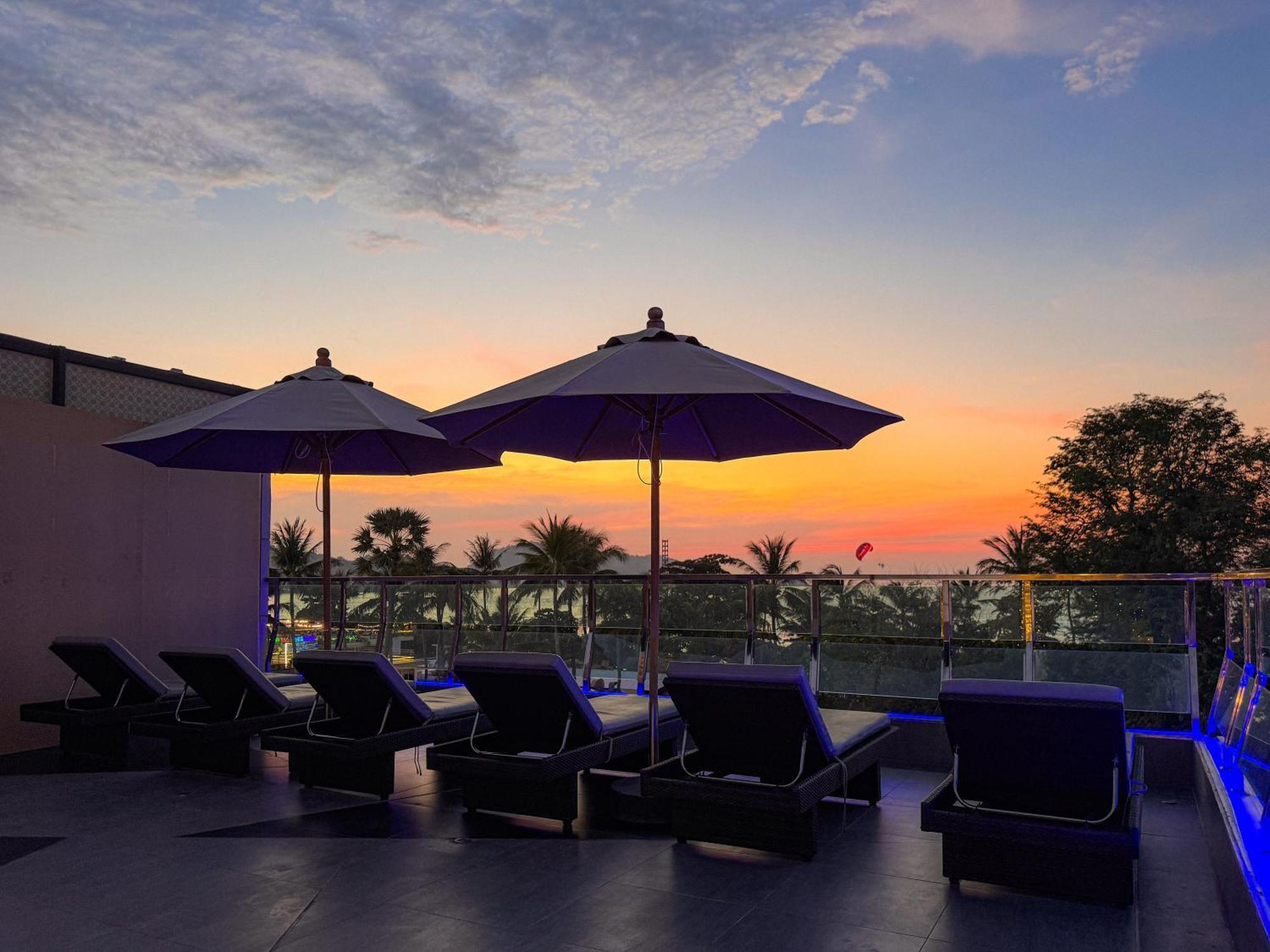 Clarian Hotel Beach Patong Exterior photo