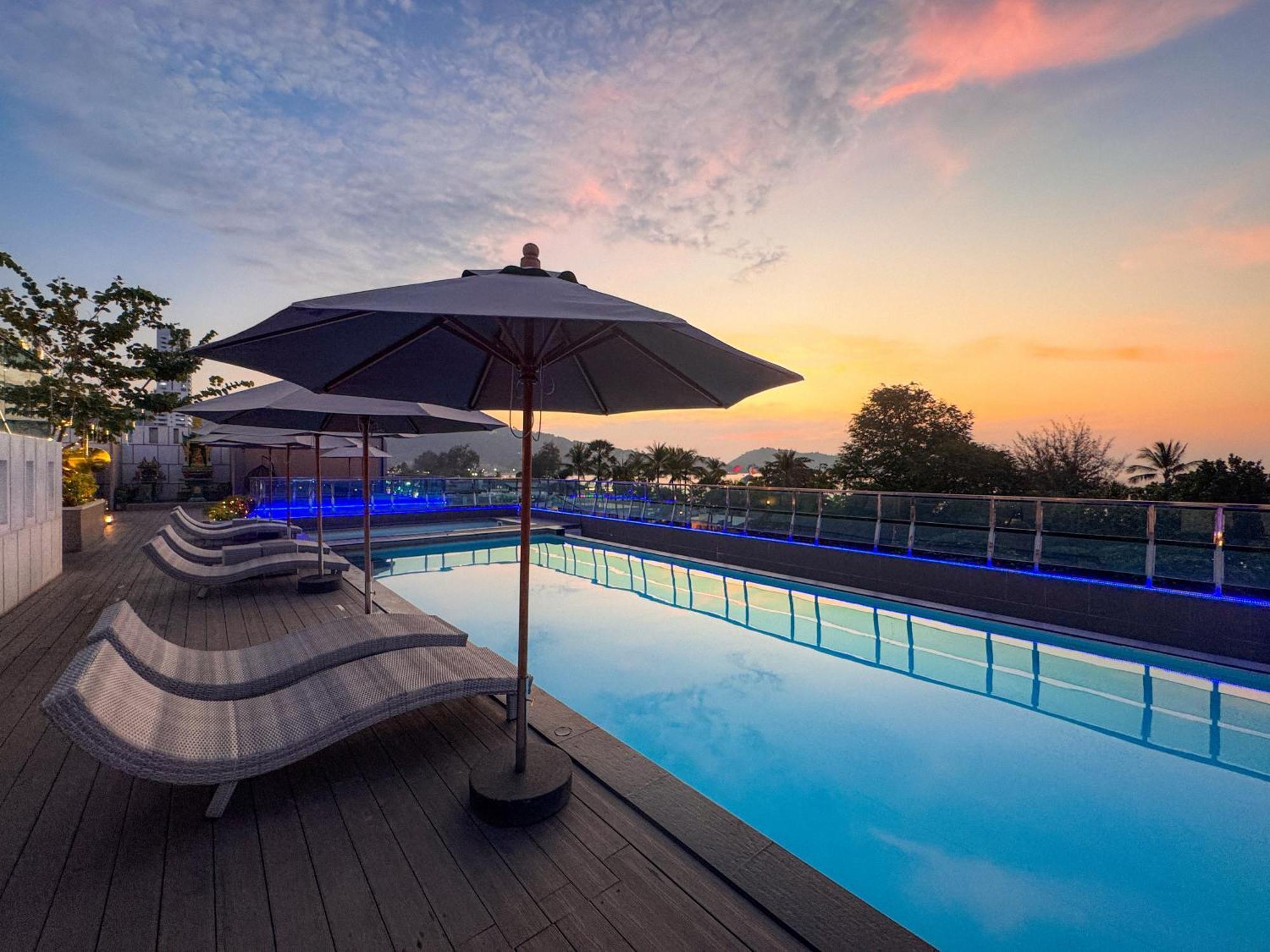 Clarian Hotel Beach Patong Exterior photo