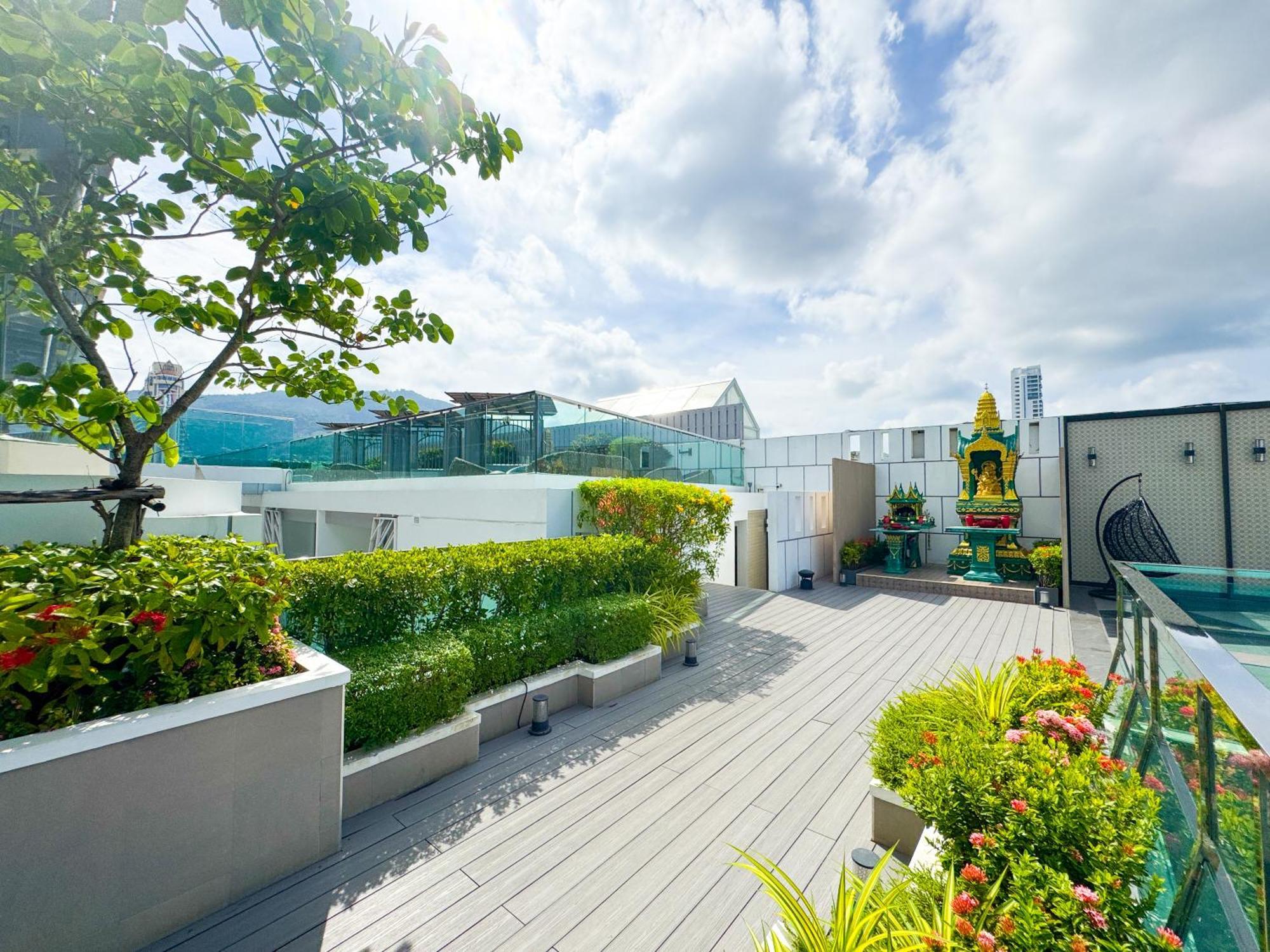 Clarian Hotel Beach Patong Exterior photo